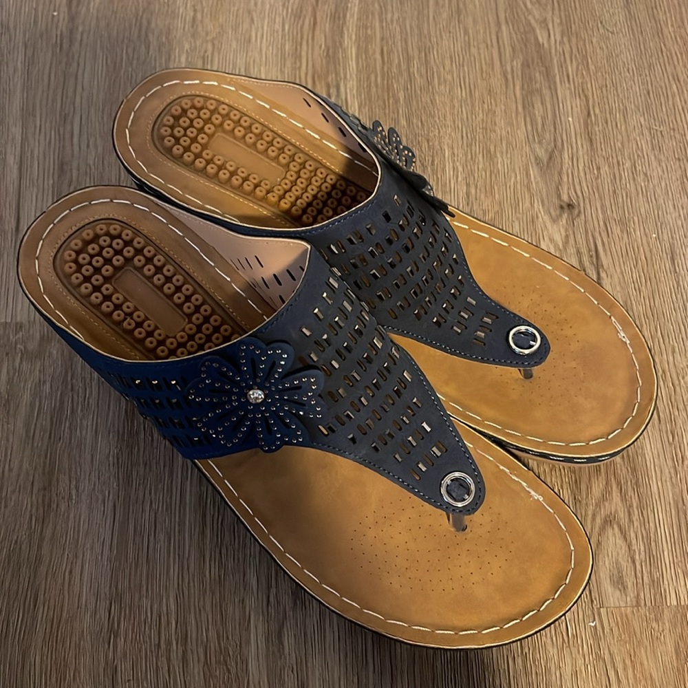 Flip Flops. - Picture 2 of 3